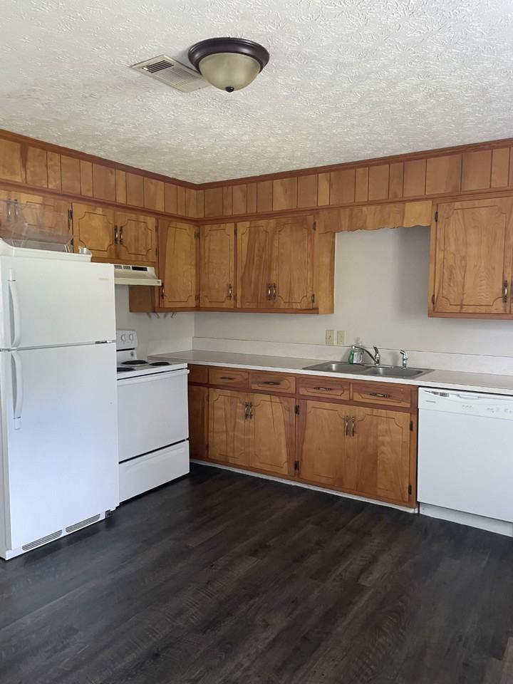 2420 Fisk Rd - Photo 2 of 7