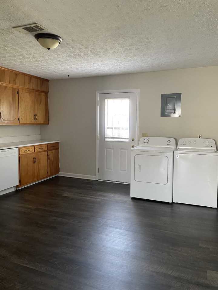 2420 Fisk Rd - Photo 3 of 7