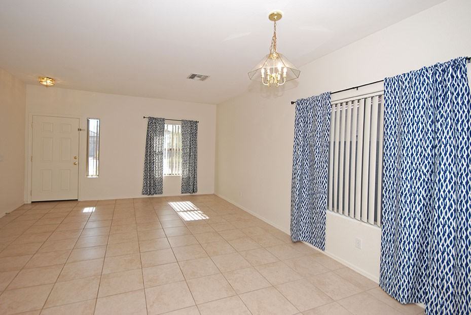 4212 N 125th Ave - Photo 6 of 31