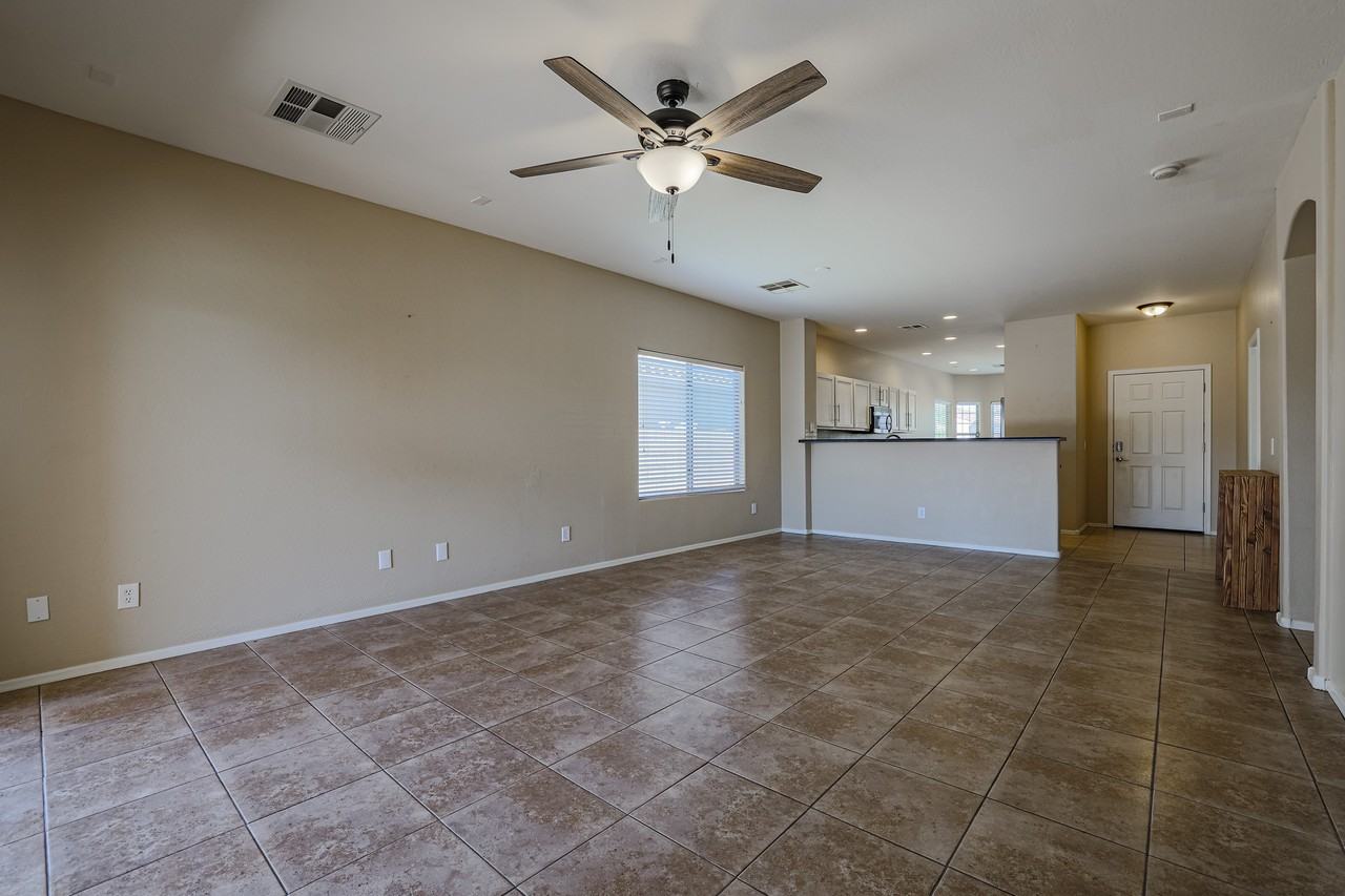 201 W Kona Dr - Photo 3 of 29