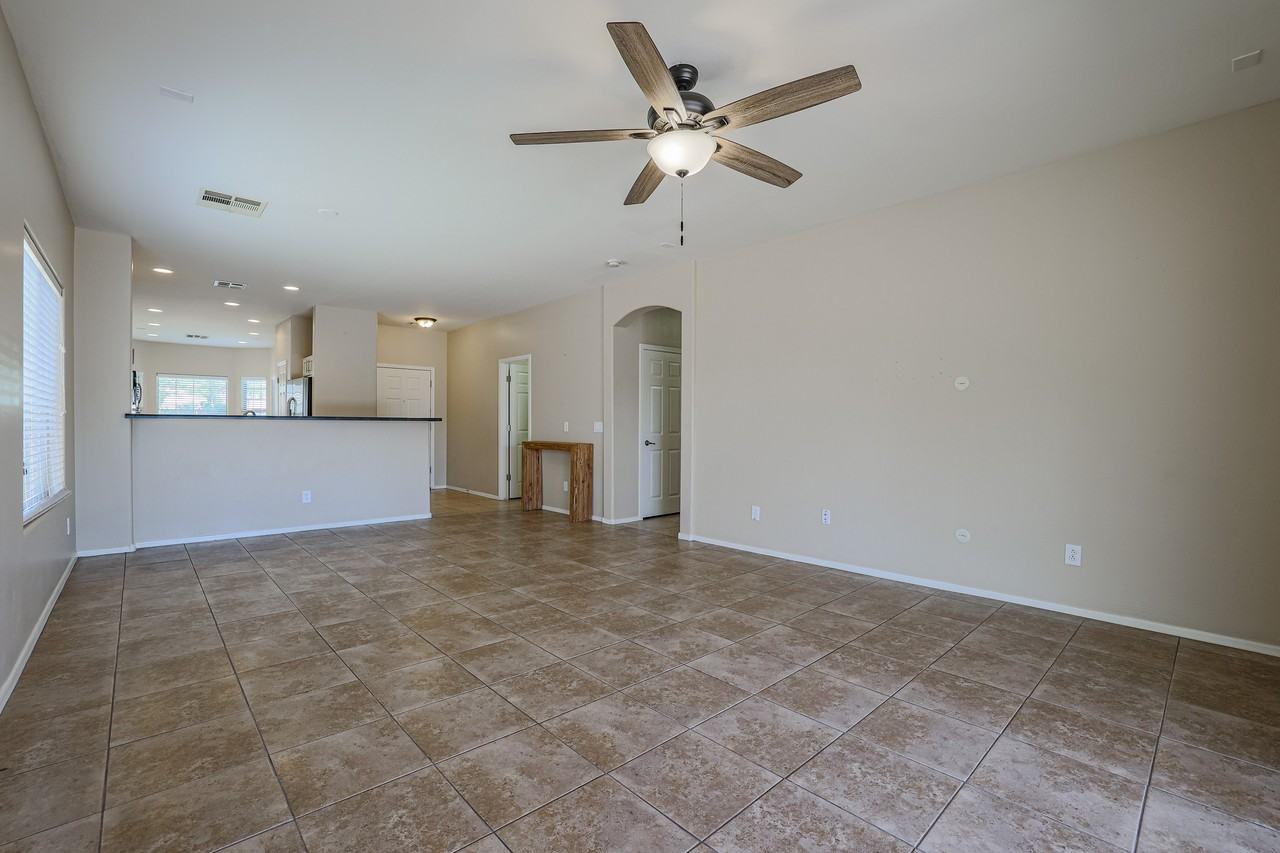201 W Kona Dr - Photo 4 of 29