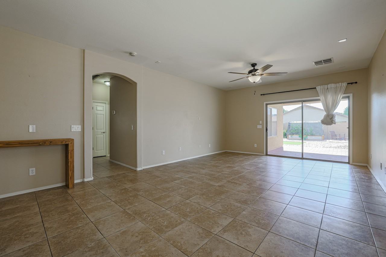 201 W Kona Dr - Photo 5 of 29