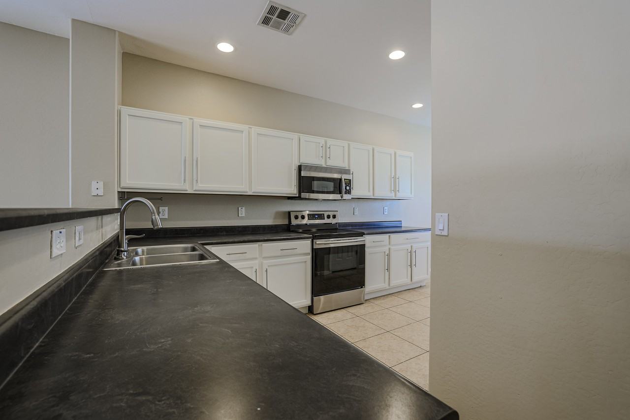 201 W Kona Dr - Photo 6 of 29