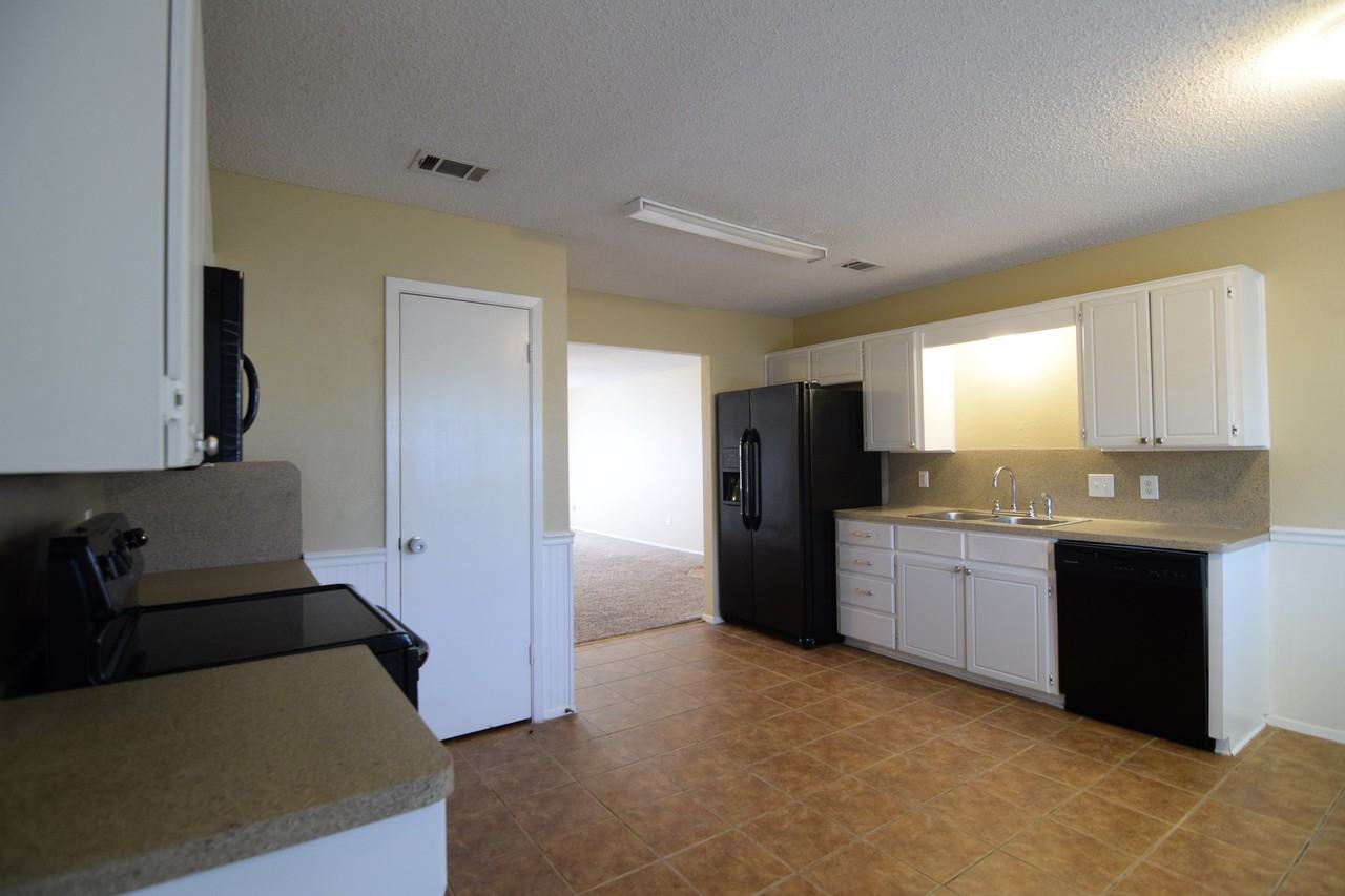 4609 Stallion Drive - Photo 3 of 18