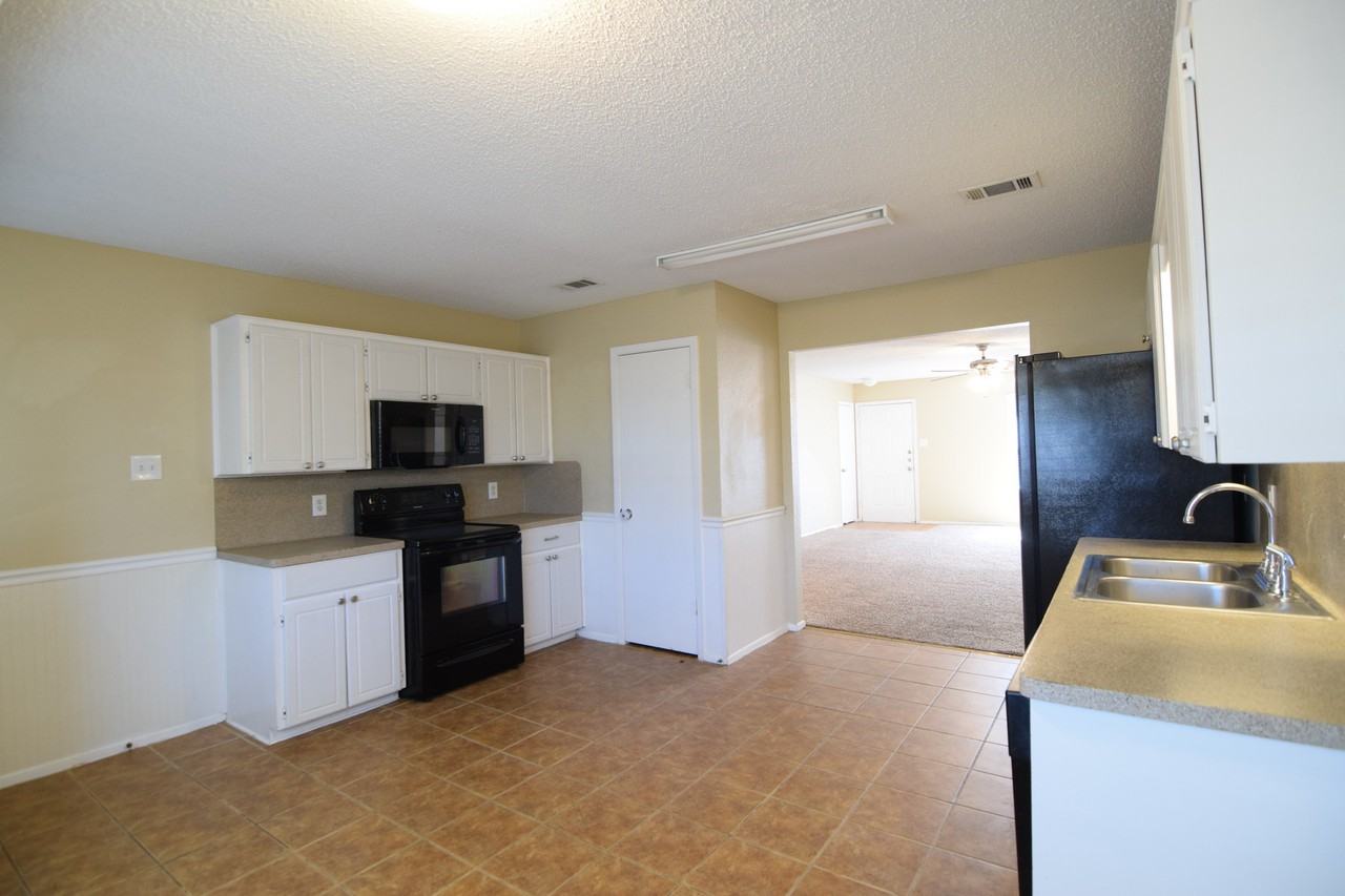 4609 Stallion Drive - Photo 4 of 18