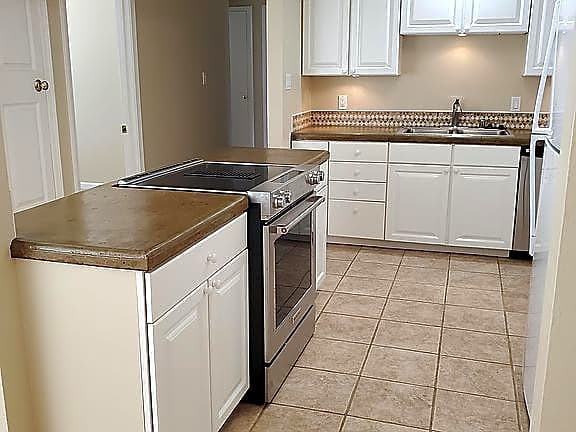 716 Laurel Way - Photo 3 of 16