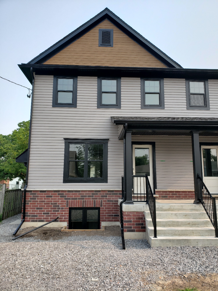 34 Greenwood Avenue #2