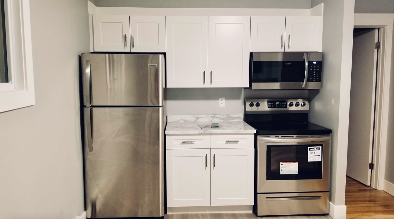 640 Michael Cres #1 - Photo 2 of 9