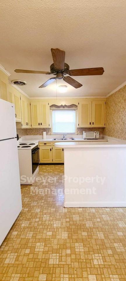 234 Oakcrest Dr - Photo 3 of 10