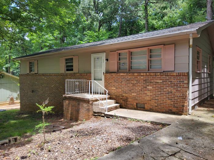 135 Wildwood Dr, Atlanta, GA 30281 3 Bedroom House for 1,390/month