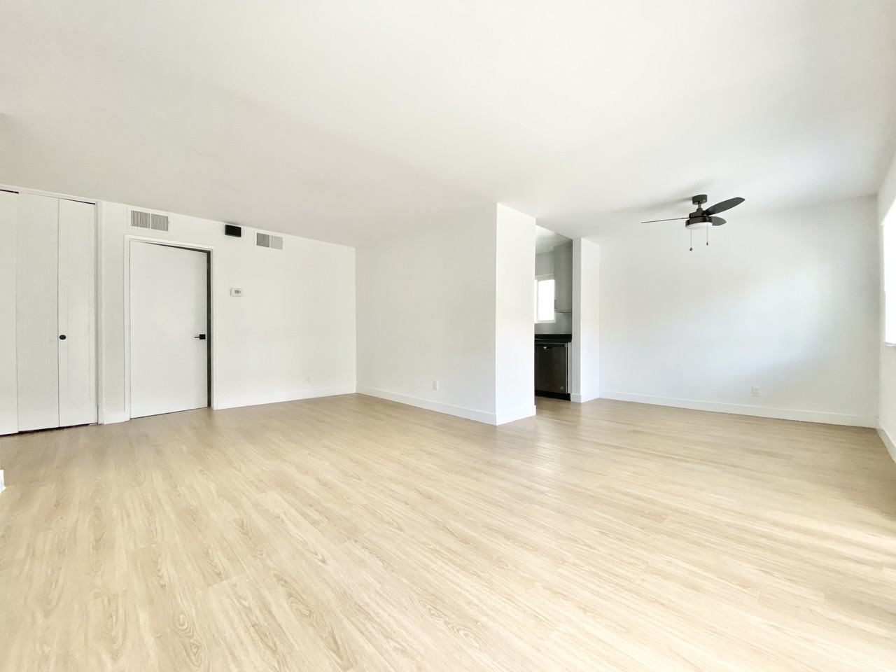 522 Kelton Ave #316 - Photo 2 of 12