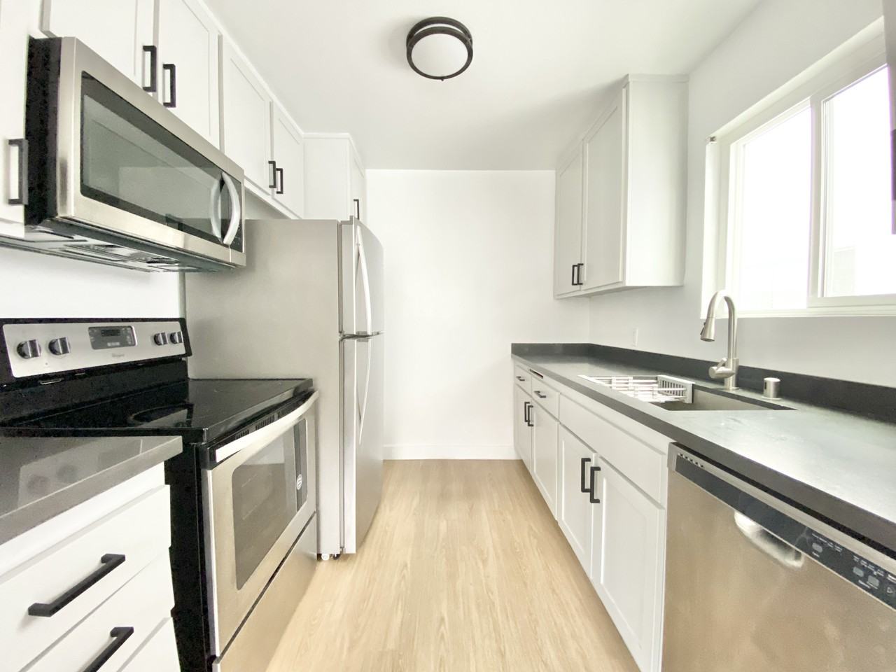 522 Kelton Ave #316 - Photo 3 of 12