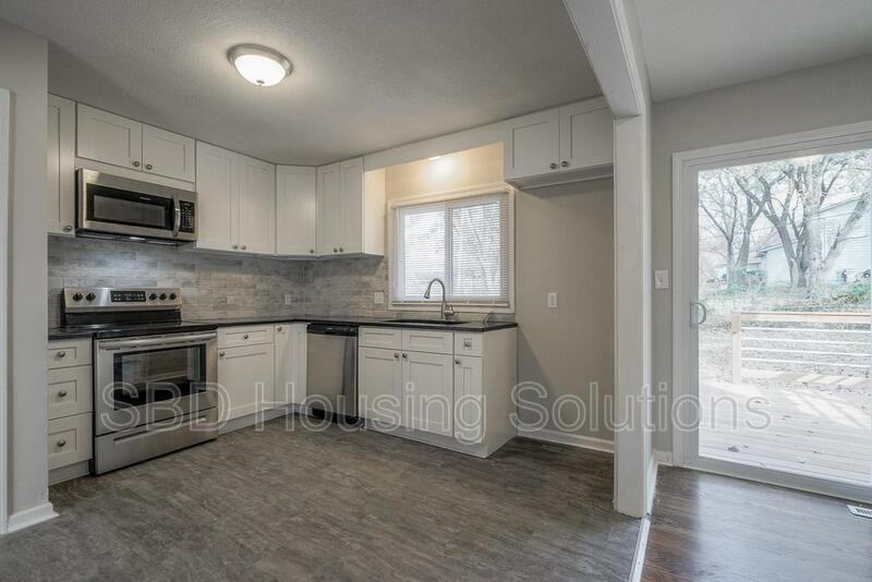 9404 East 80th Terrace - Photo 4 of 10