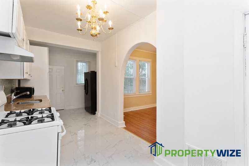 4118 Norfolk Ave - Photo 3 of 27