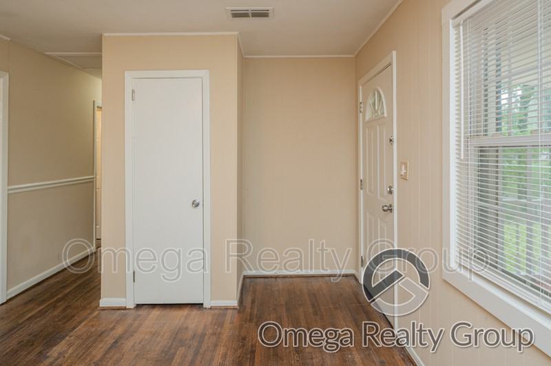 2165 Wayne Rd - Photo 7 of 50