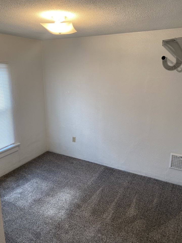 1103 Wood St #1103 - Photo 2 of 7