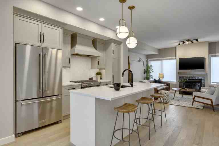 1452 23 Ave Nw - Photo 2 of 23