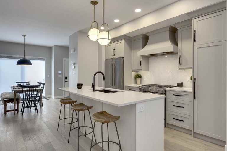 1452 23 Ave Nw - Photo 3 of 23