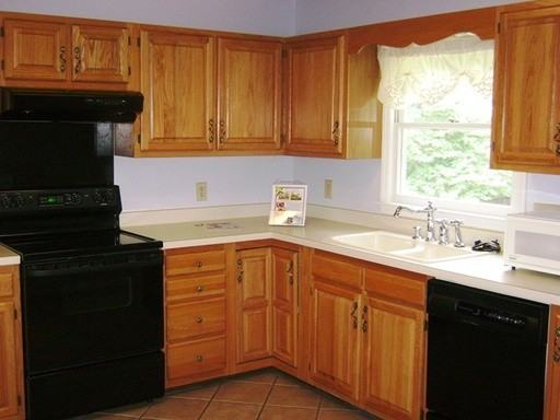 1204 Crabtree Dr - Photo 3 of 8