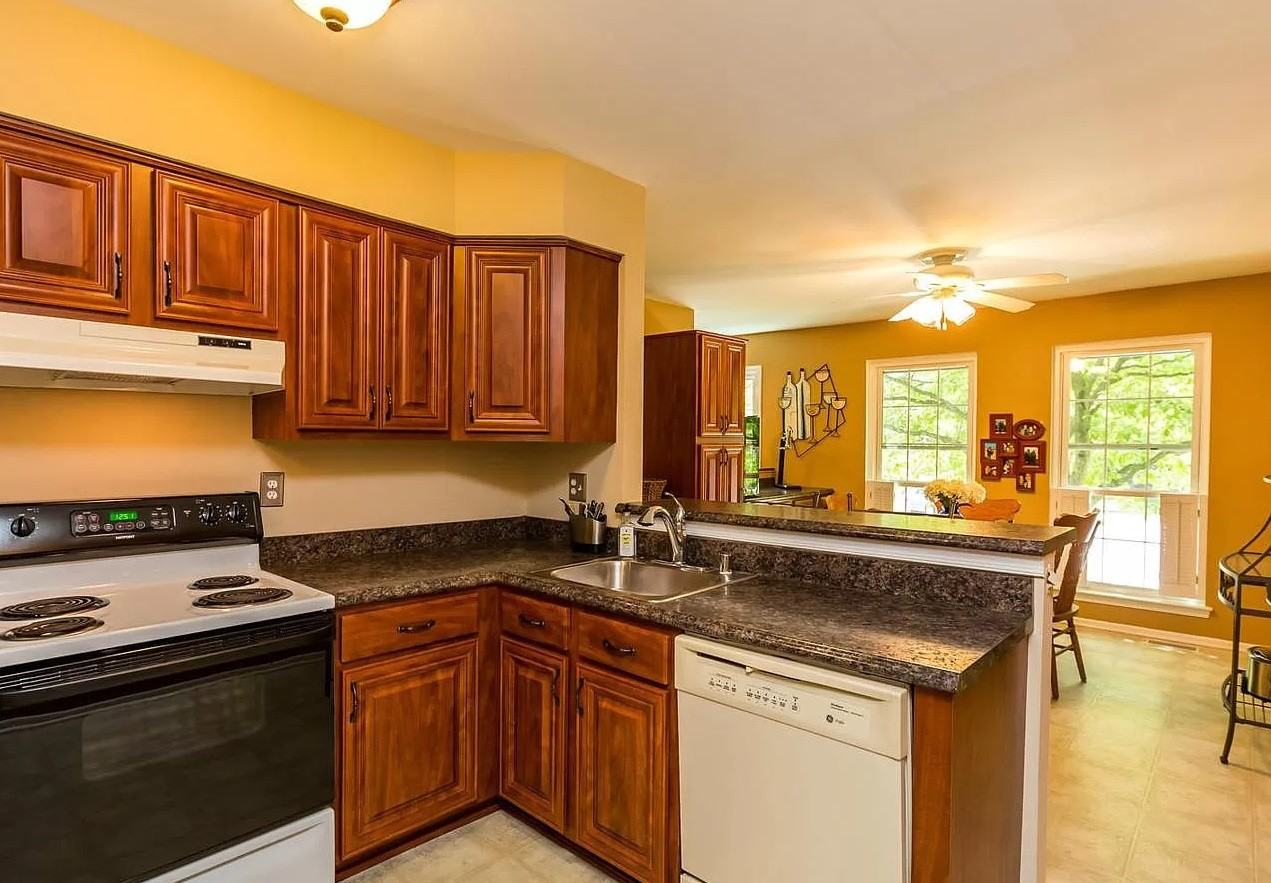 8817 Stonebrook Ln - Photo 2 of 10