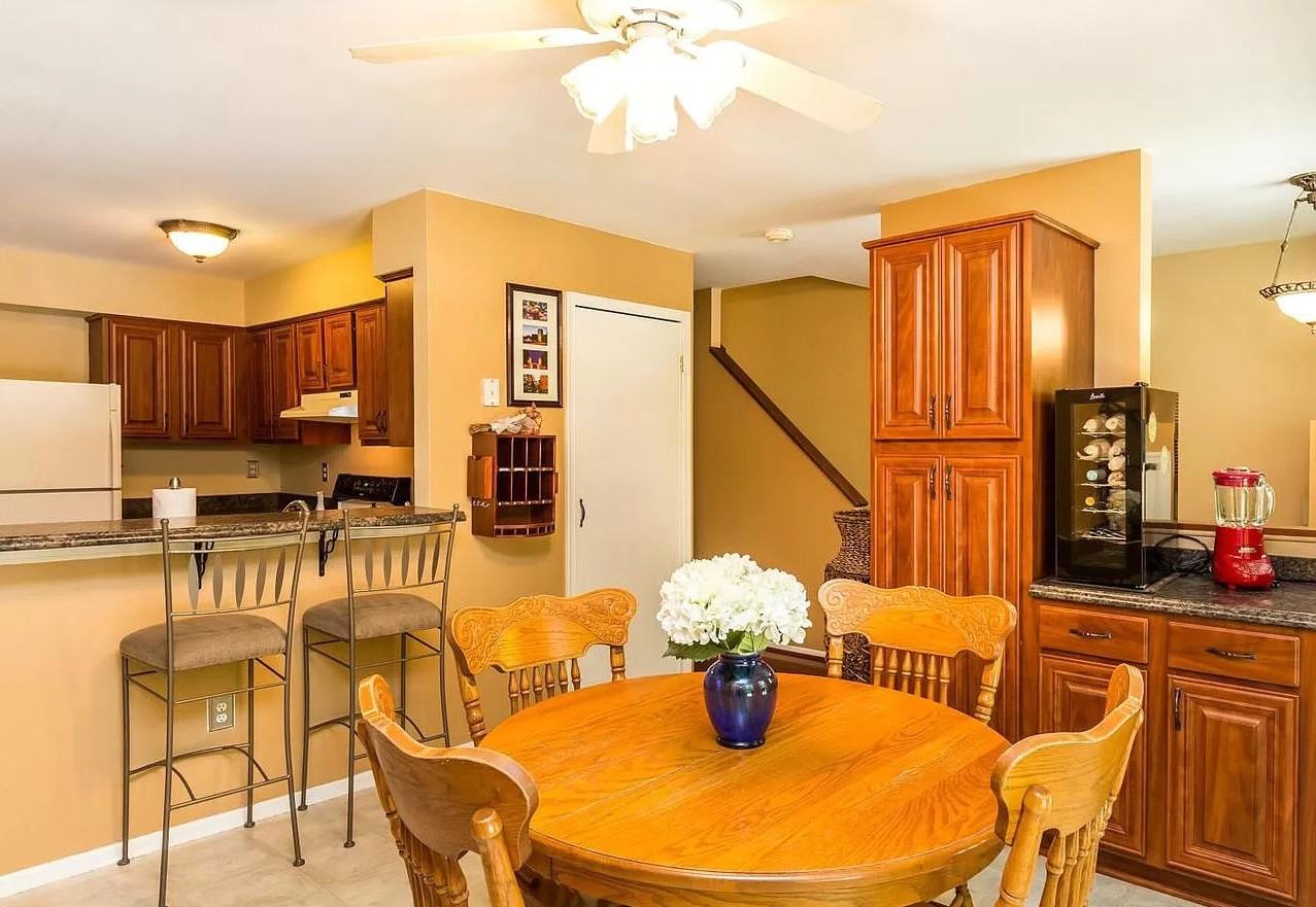 8817 Stonebrook Ln - Photo 3 of 10