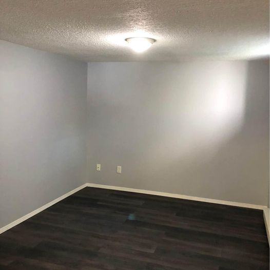 1177 Connaught Dr #B - Photo 2 of 8