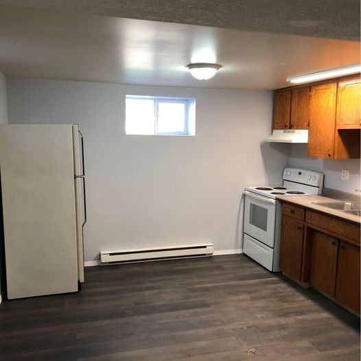 1177 Connaught Dr #B - Photo 3 of 8