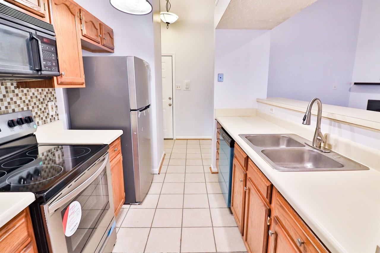 13110 Briarcliff Ter #610 - Photo 4 of 35