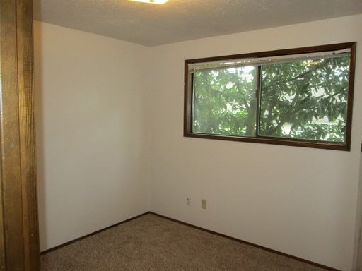 1829 SW Lobelia St - Photo 3 of 16