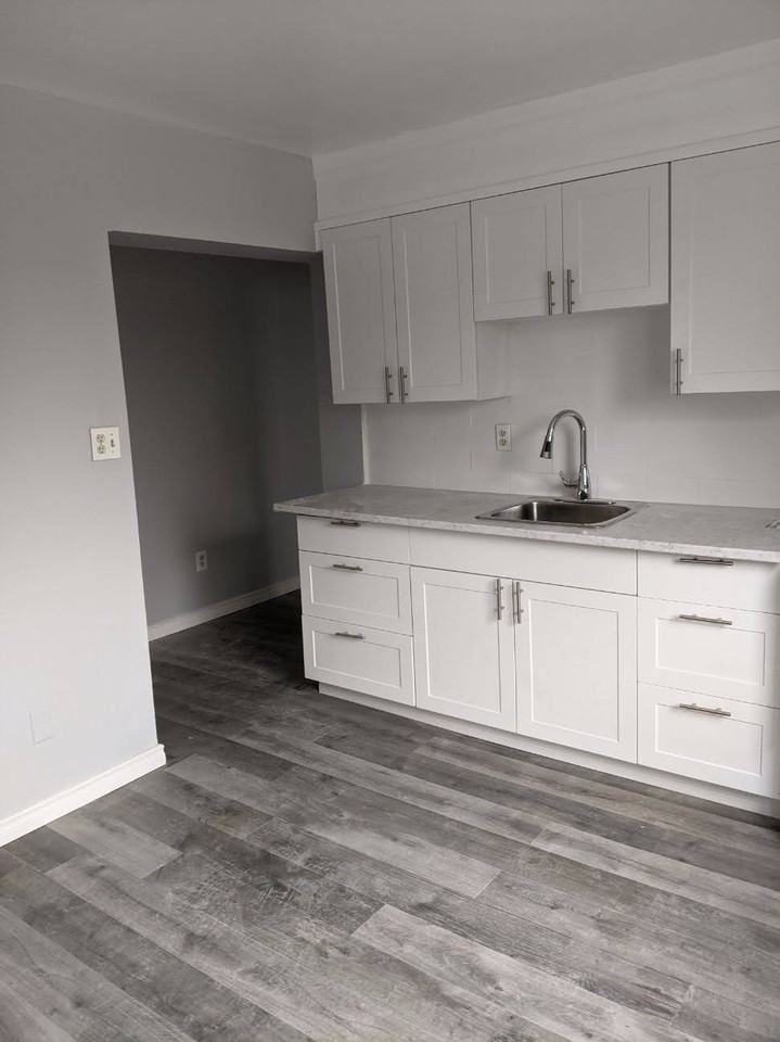 1674 Wellington St E #4 - Photo 3 of 8