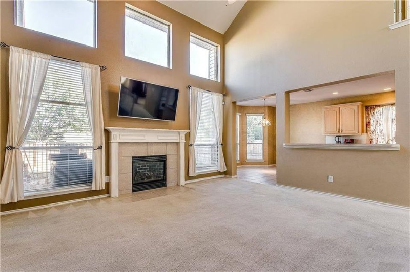 2319 Denham Dr - Photo 2 of 10