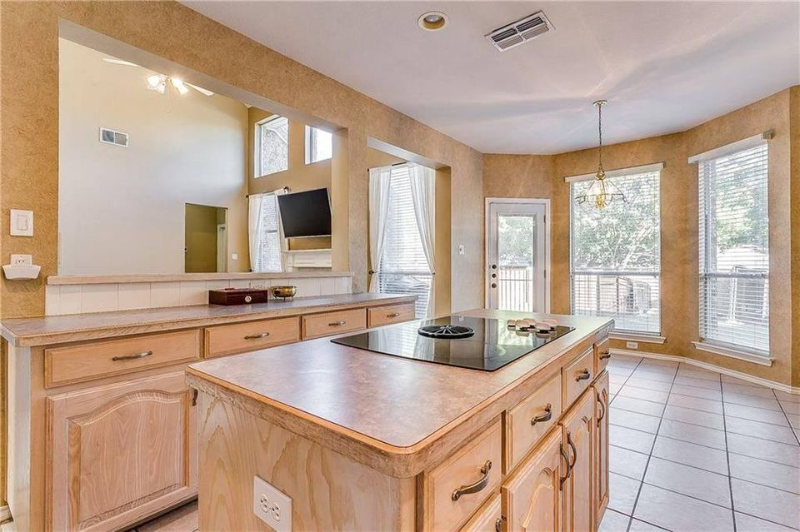 2319 Denham Dr - Photo 3 of 10