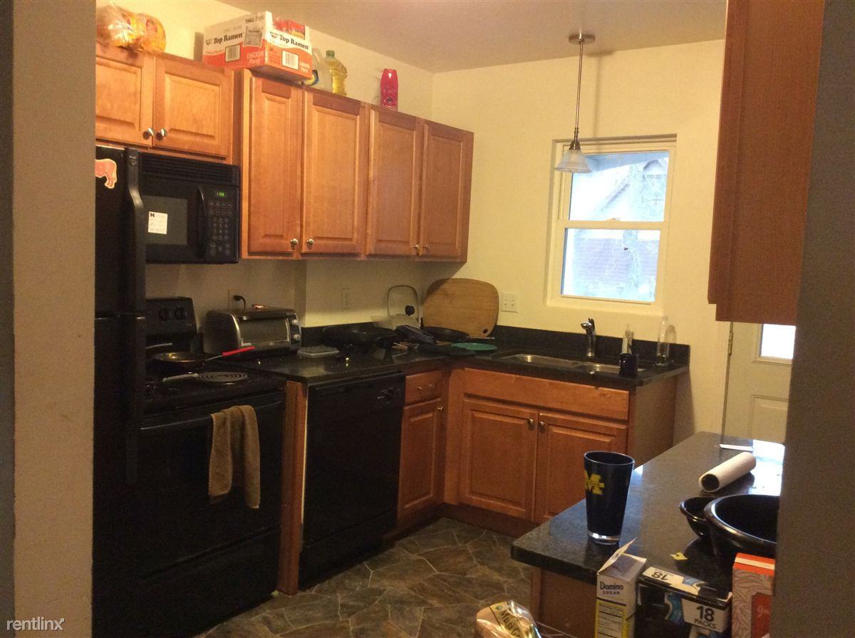 1111 S Forest Ave - Photo 3 of 7