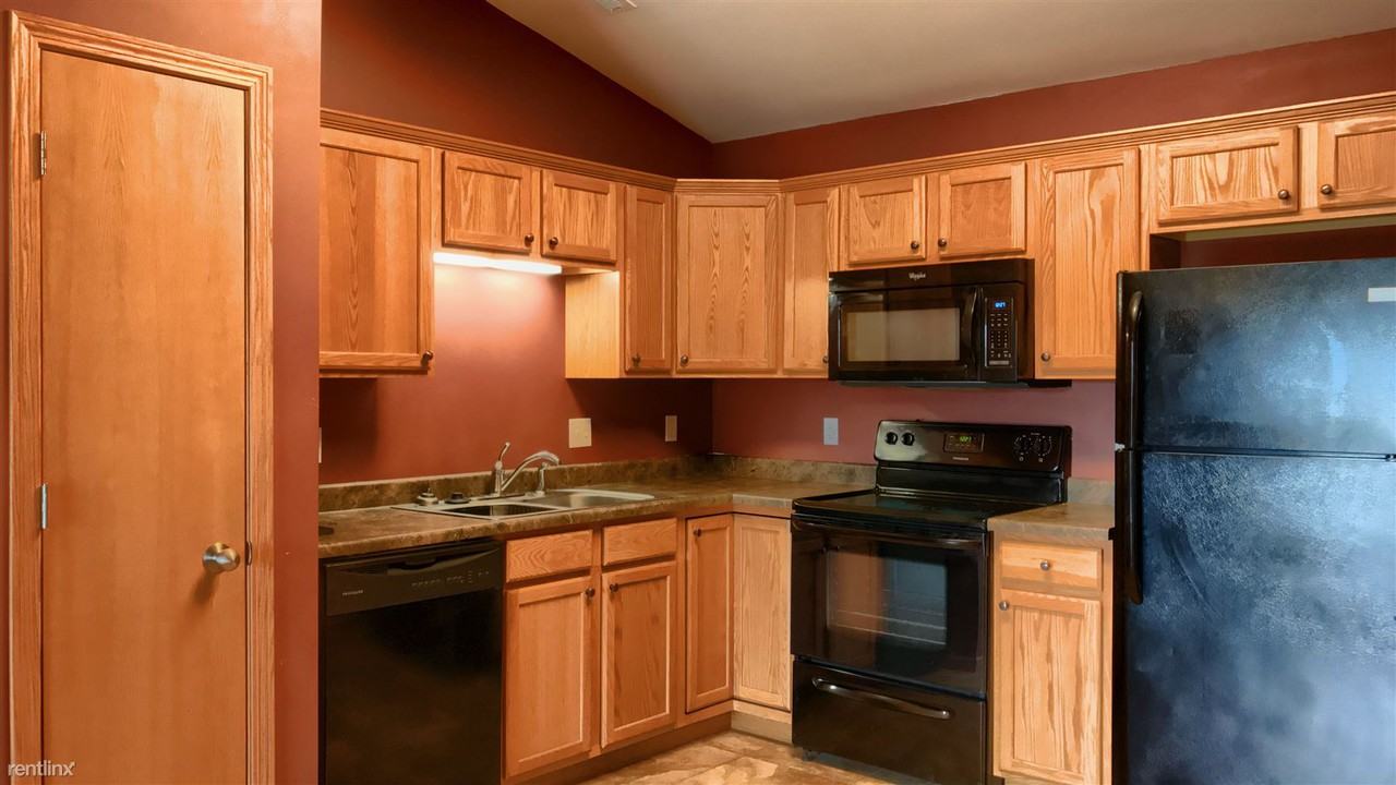 2710 10th St - Photo 3 of 11