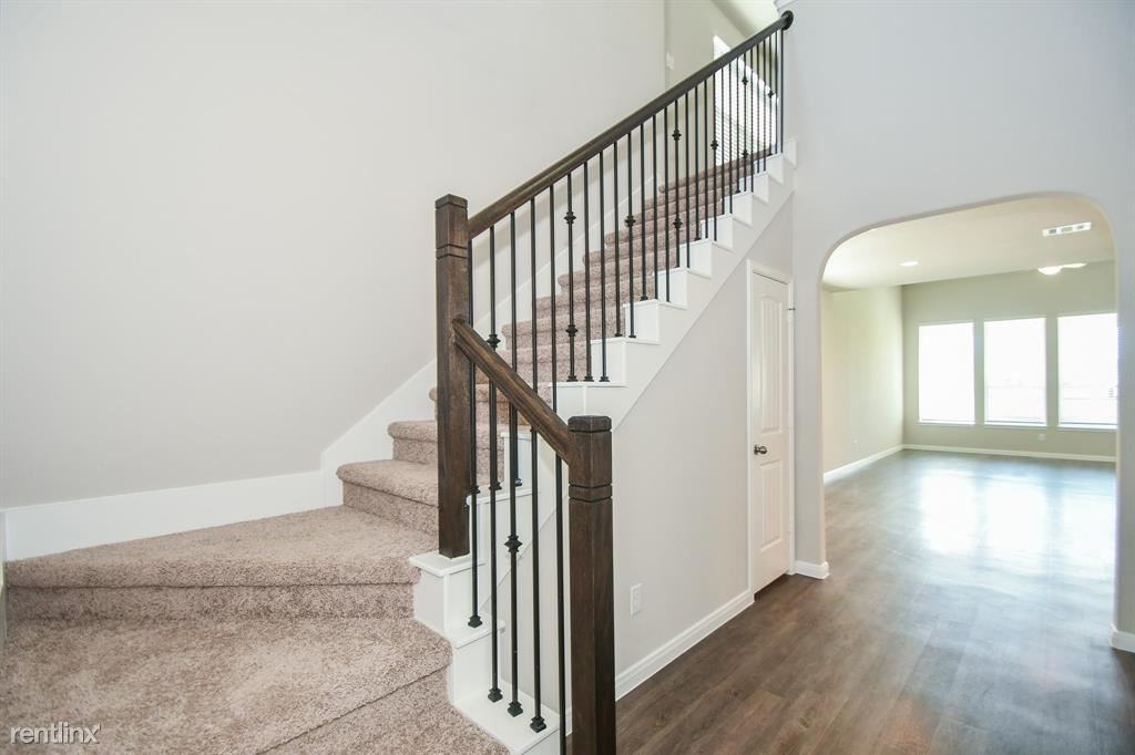 24639 Signorelli Way - Photo 3 of 10