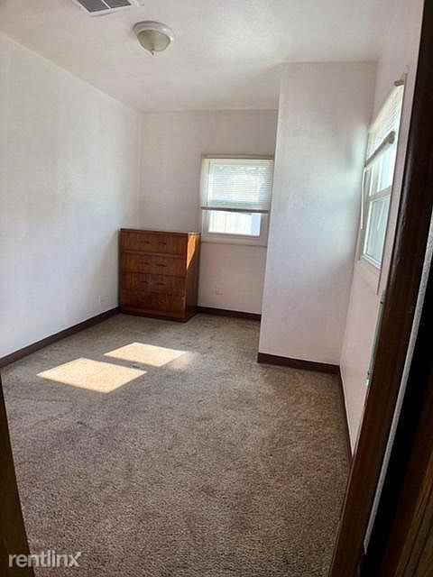 231 W Martin Ln - Photo 2 of 5