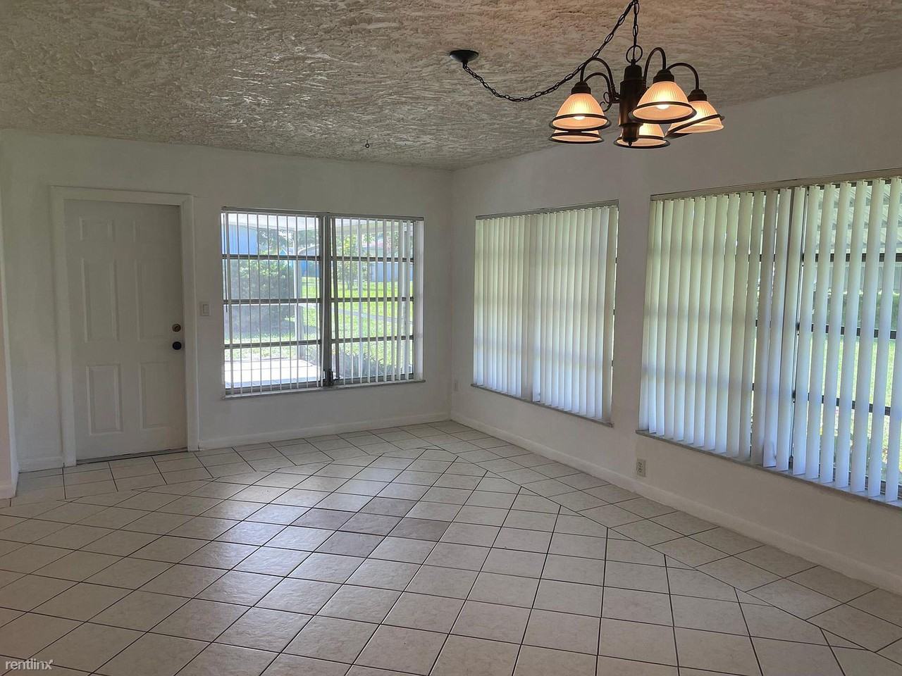 218 Olive Ave - Photo 2 of 5