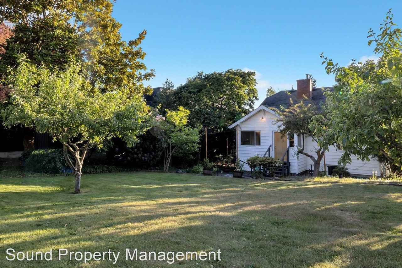 2530 30th Ave W - Photo 3 of 25