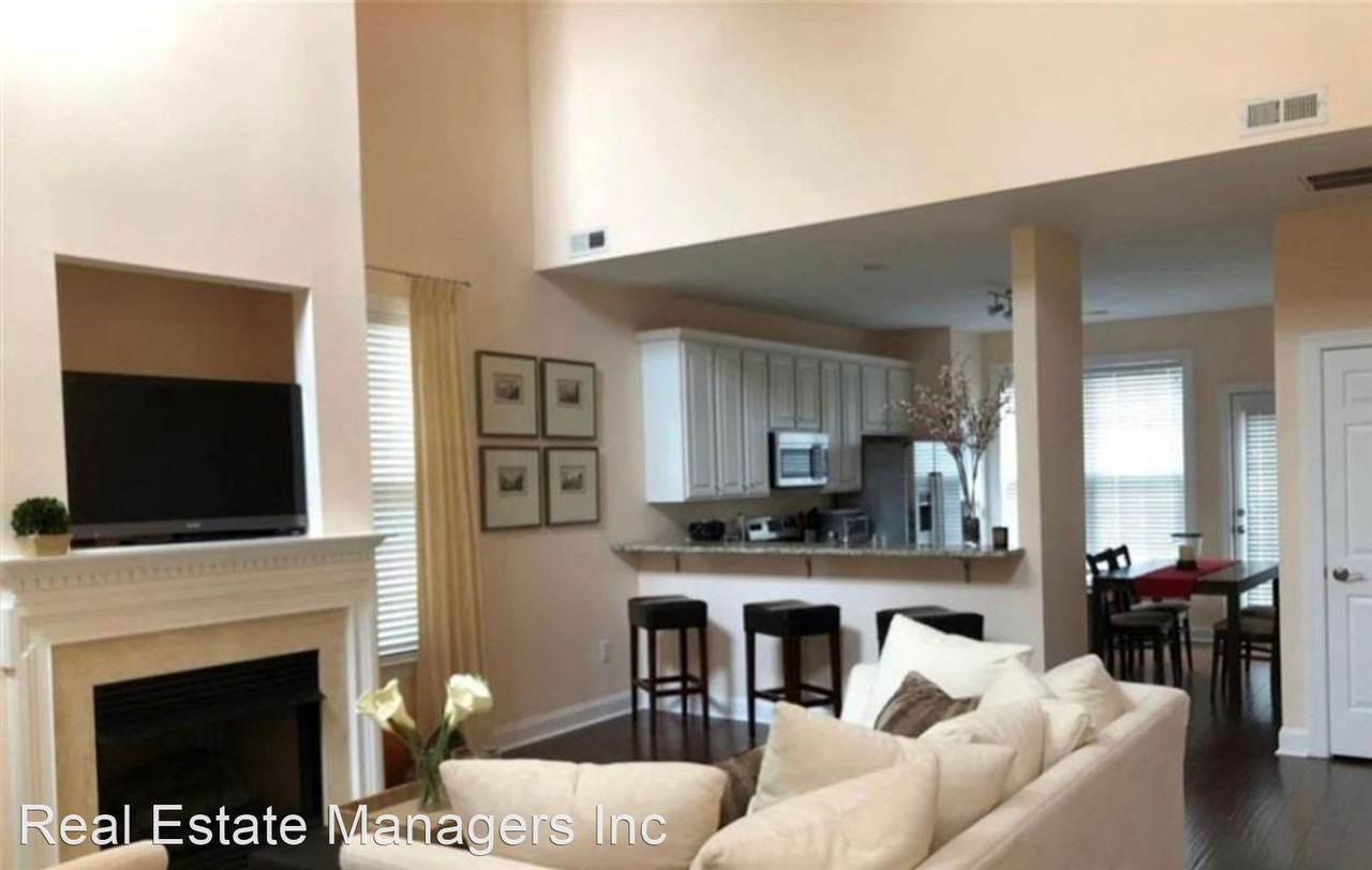 4476 Coventry Row Ct - Photo 3 of 18