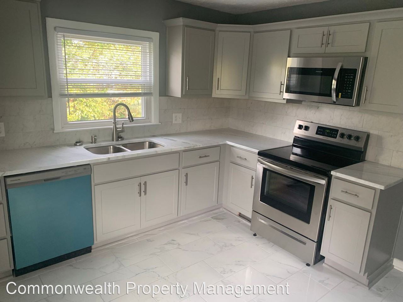 126 Allnutt Dr - Photo 3 of 24