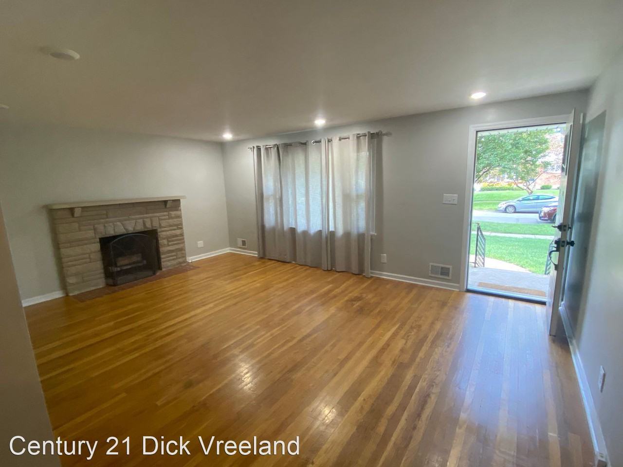 2907 Dale Ann Dr - Photo 2 of 12