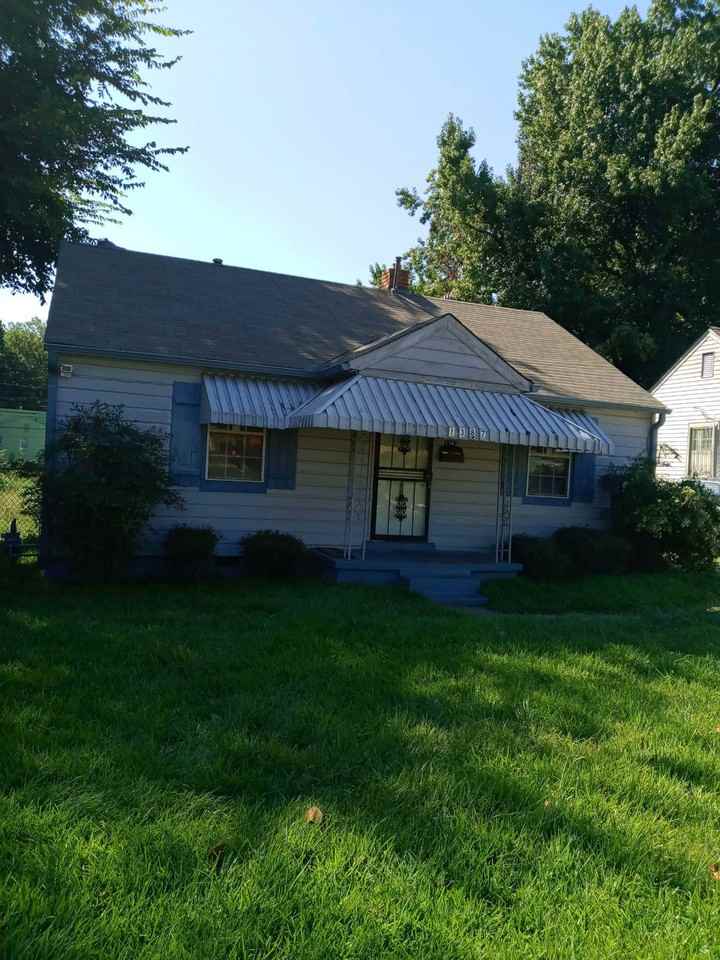 1387 Oaklawn St - Photo 2 of 7