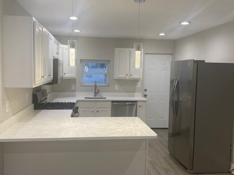 224 N Rose St - Photo 4 of 26