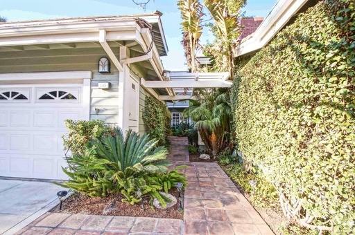 56 Sausalito Cir E - Photo 2 of 39