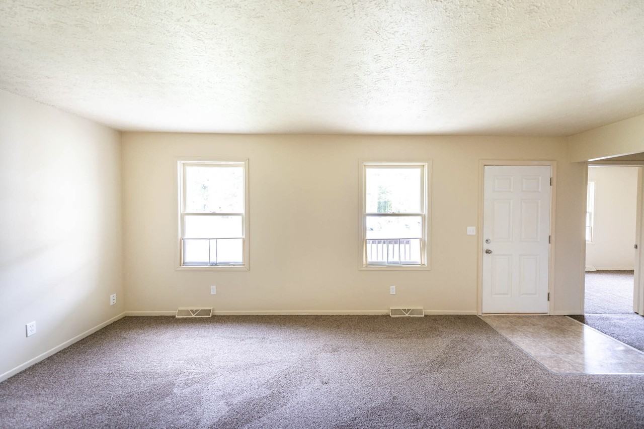 512 Watson Pl Se - Photo 2 of 12