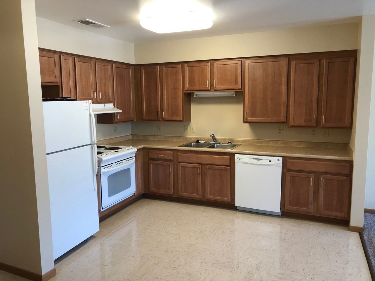 Cedar Crossing 2 - Photo 2 of 10