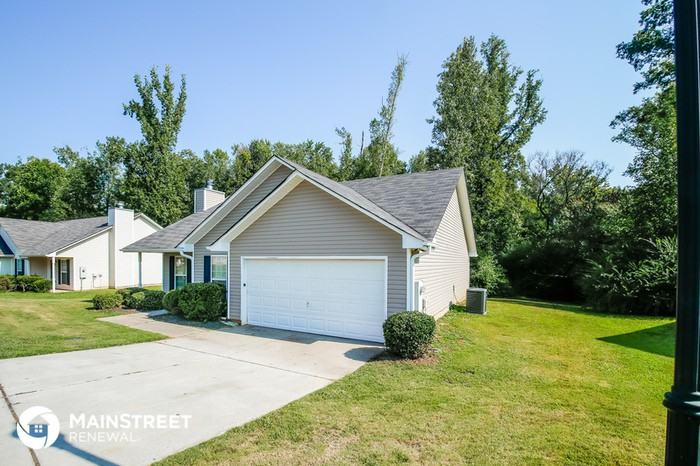 1070 Overlook St - Photo 2 of 16