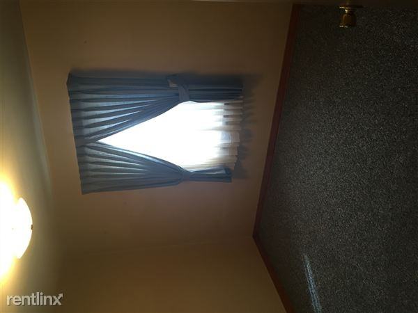 9208 S Sawyer Ave - Photo 2 of 10