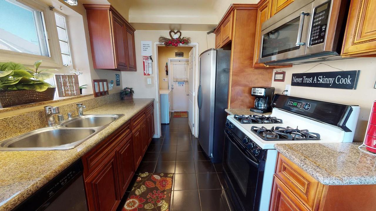 Inviting Inglewood home near SoFi Stadium - Photo 2 of 16