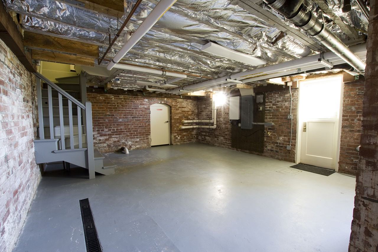 1810 Wyman Avenue - Photo 4 of 19